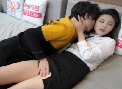 Thư ký của sếp bí mật địt với sếp vì tiền